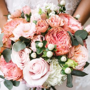 The Art of Pairing: Combining Anniversary Flowers and Memorable Gifts